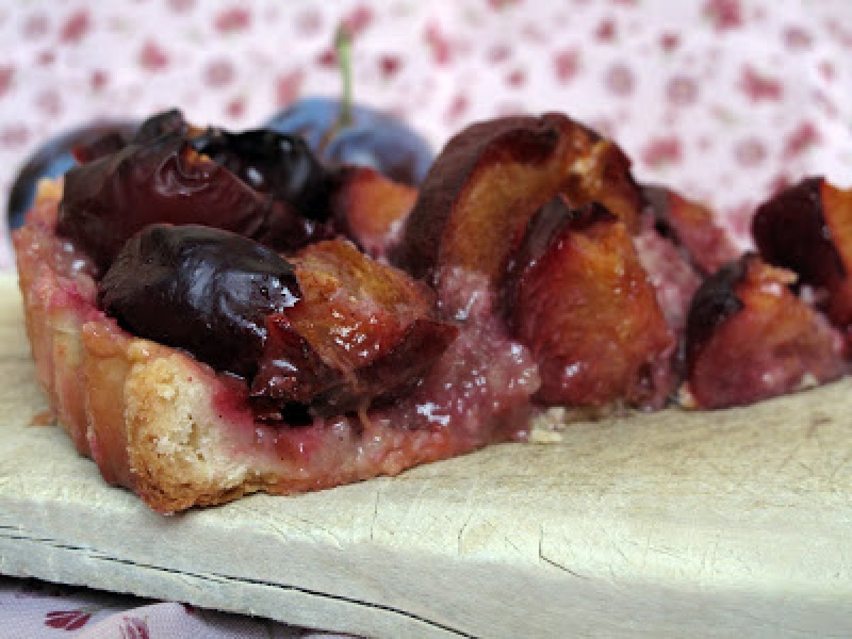 Crostata di susine al profumo di cannella