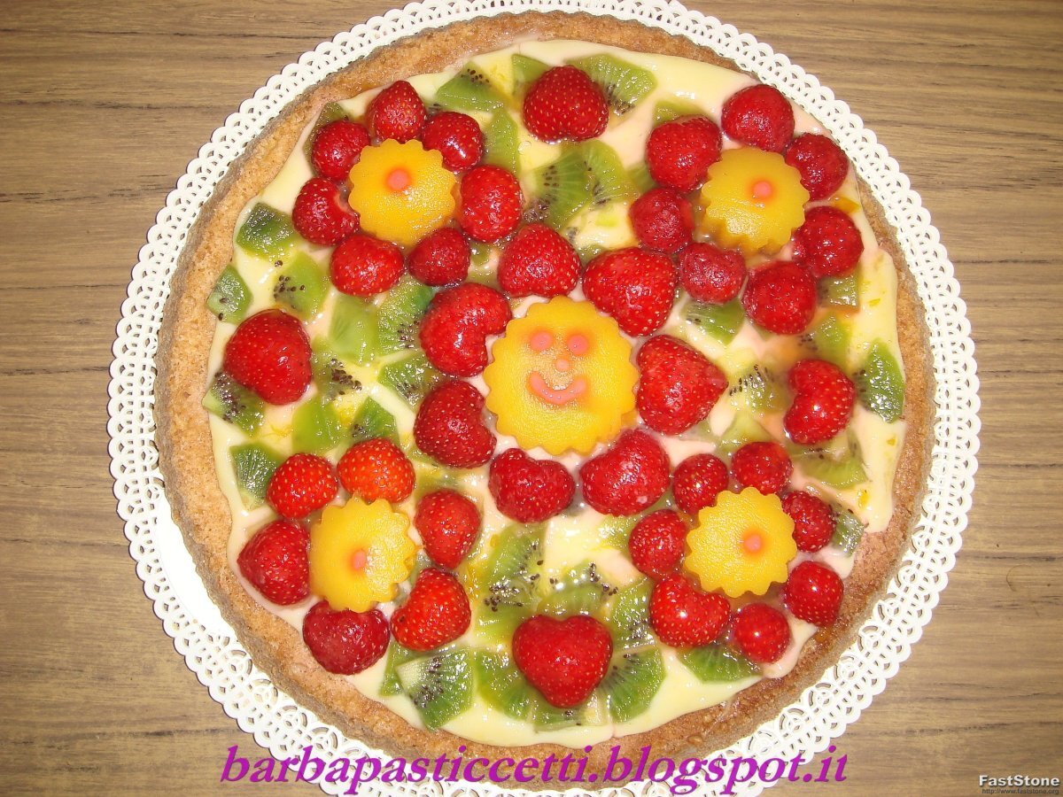 Crostata fragolosa con mix di frutta e crema pasticcera ^.^