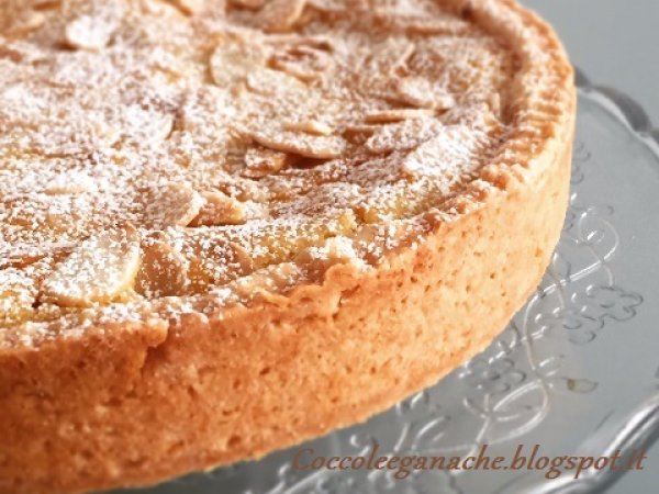 Crostata frangipane con crema pasticcera e confettura di lamponi