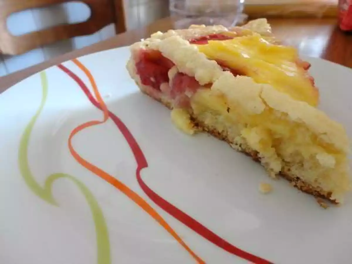 Crostata frolla-fragola con crema e fragole