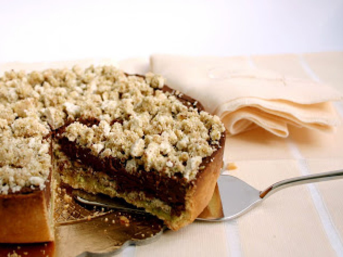 Crostata meringata con crema al pistacchio e cioccolato chantilly