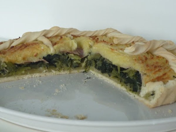 Crostata salata con catalogna e purè