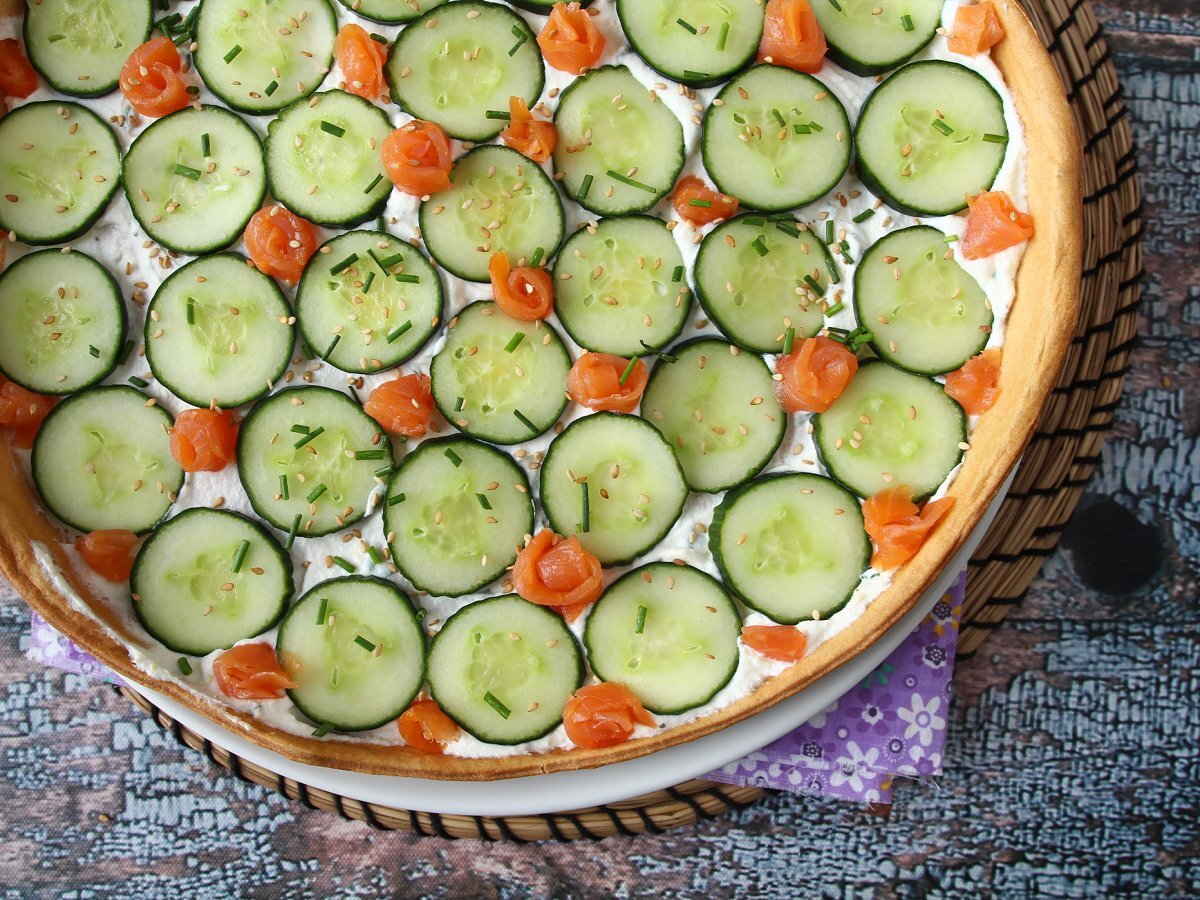 Crostata salata con ricotta, cetrioli e salmone affumicato - foto 3