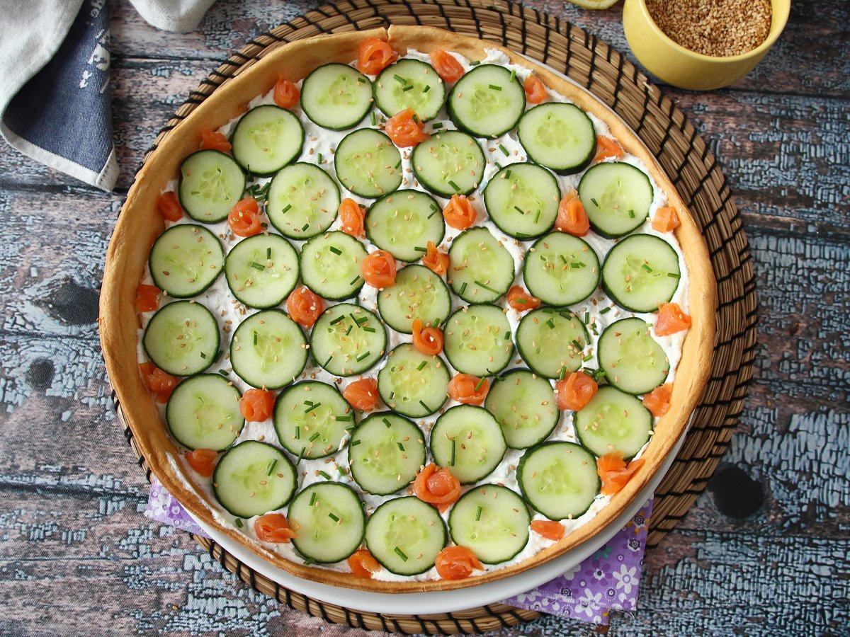 Crostata salata con ricotta, cetrioli e salmone affumicato - foto 4