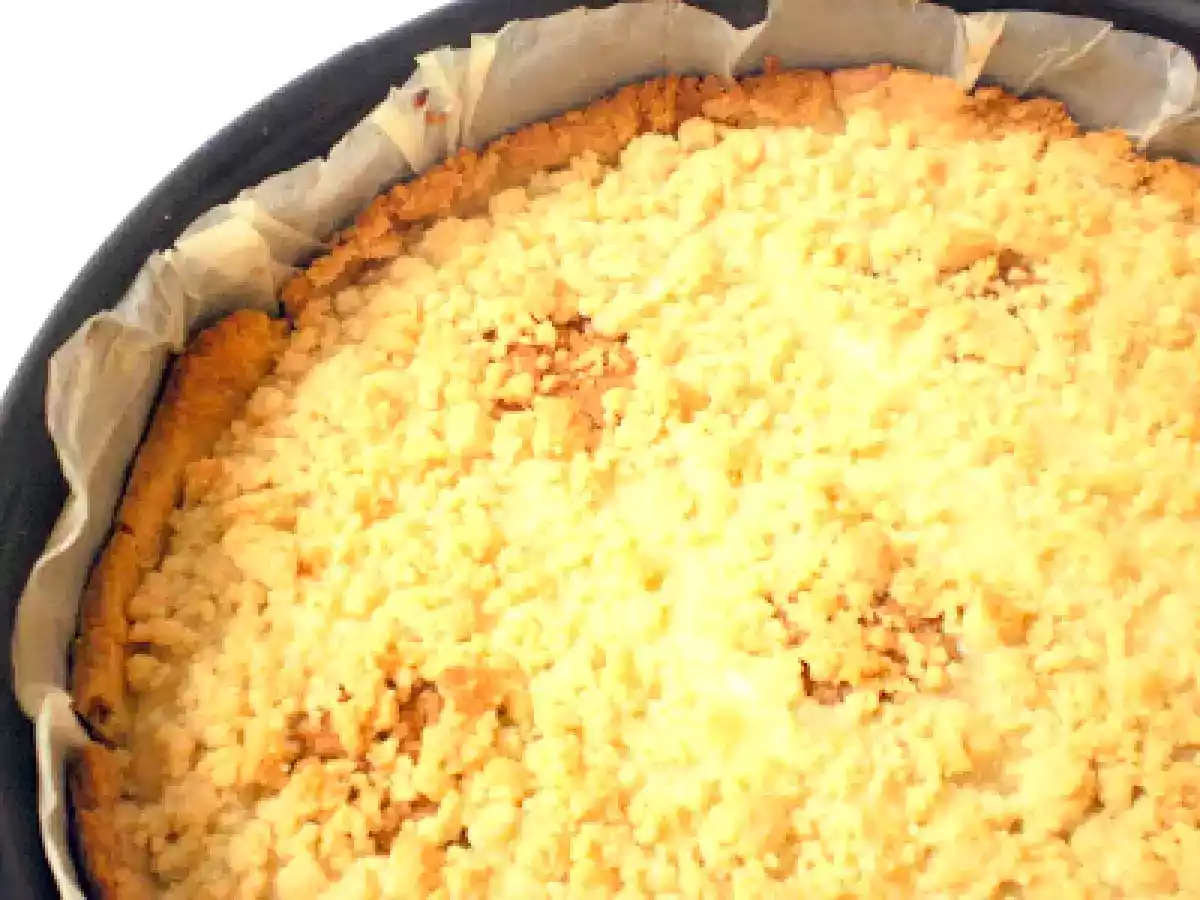 Crostata sbriciolata alle pesche e crema all'amaretto