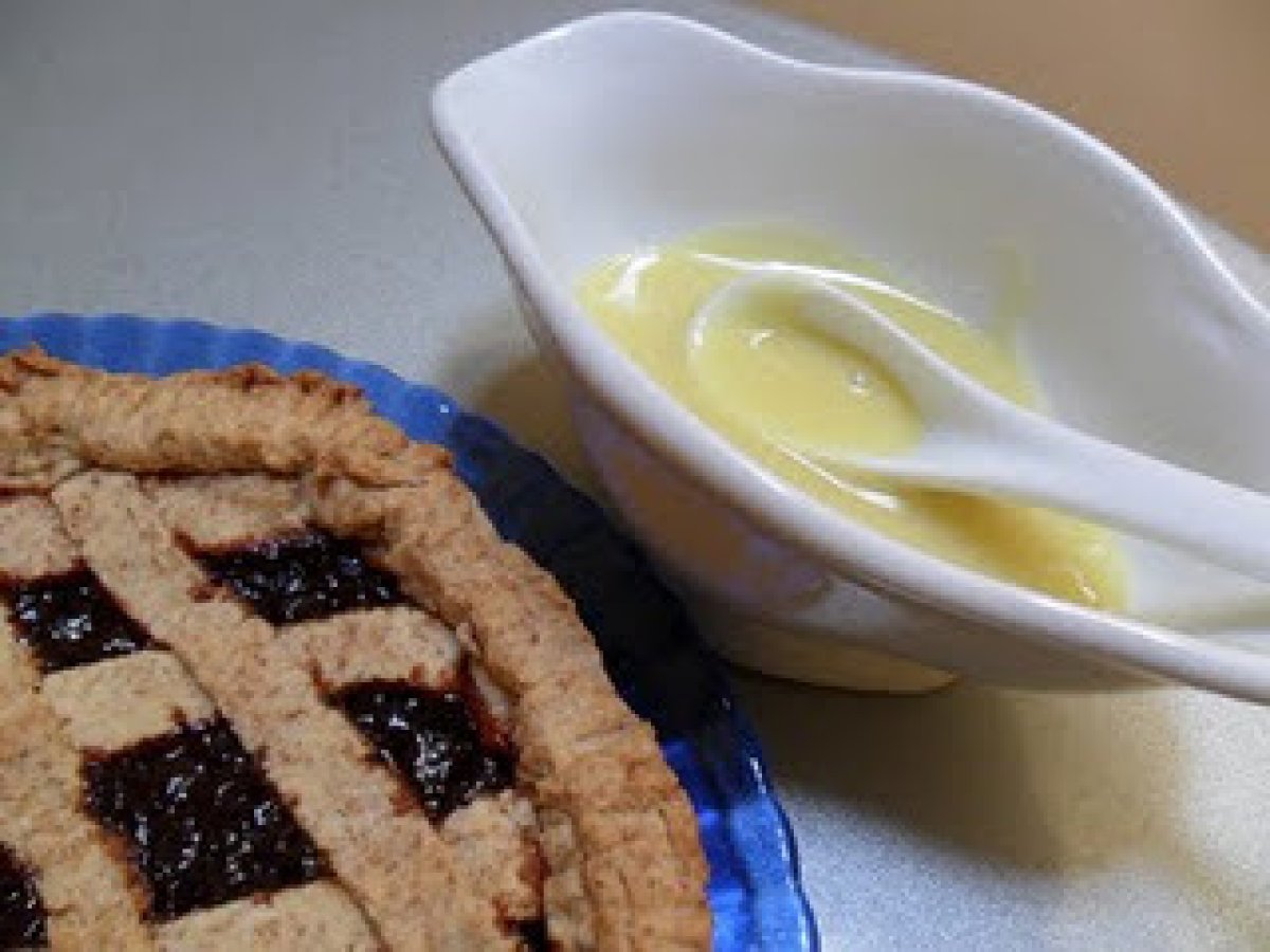 CROSTATA SUCREE' CON MARMELLATA DI PRUGNE e SALSA AL CIOCCOLATO BIANCO: - foto 3