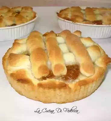 Crostatine e biscotti con frolla alla ricotta