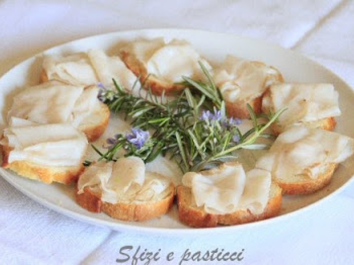 Crostini al lardo di Colonnata