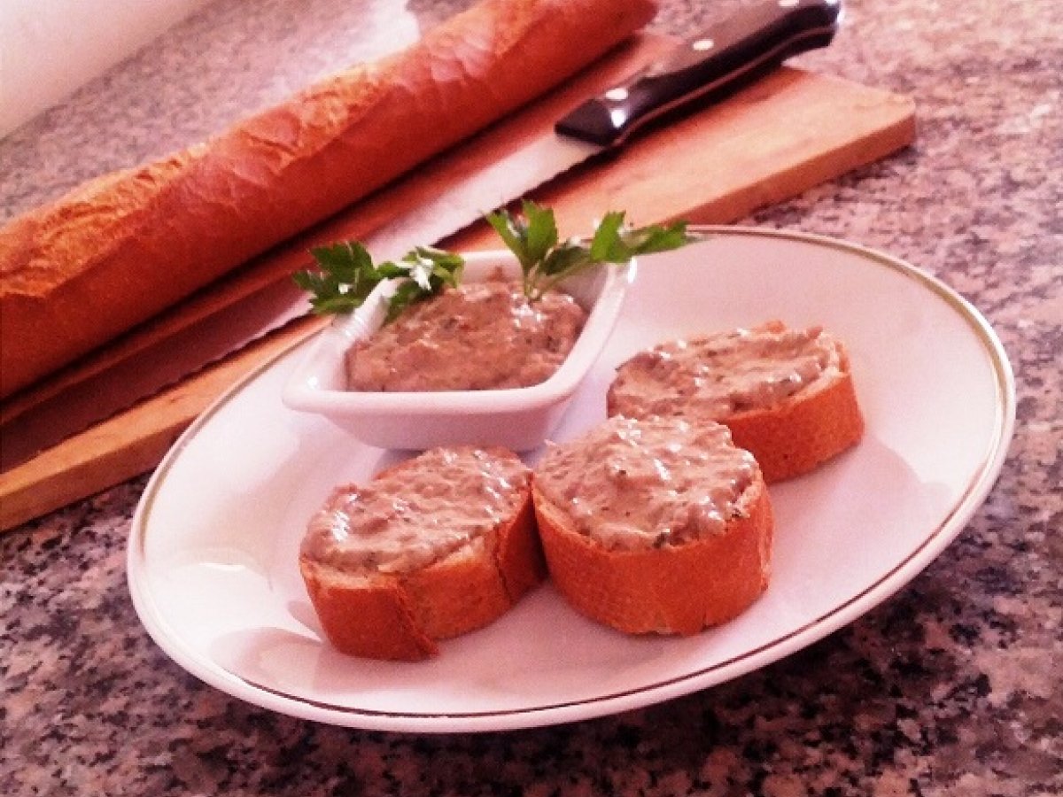 Crostini con crema ai porcini
