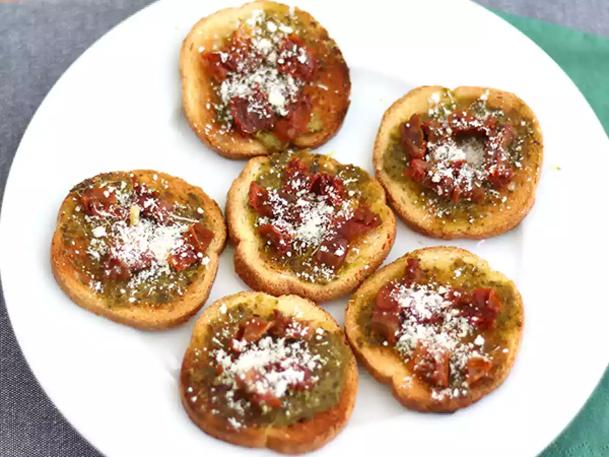 Crostini con Pesto e pomodori secchi - foto 2