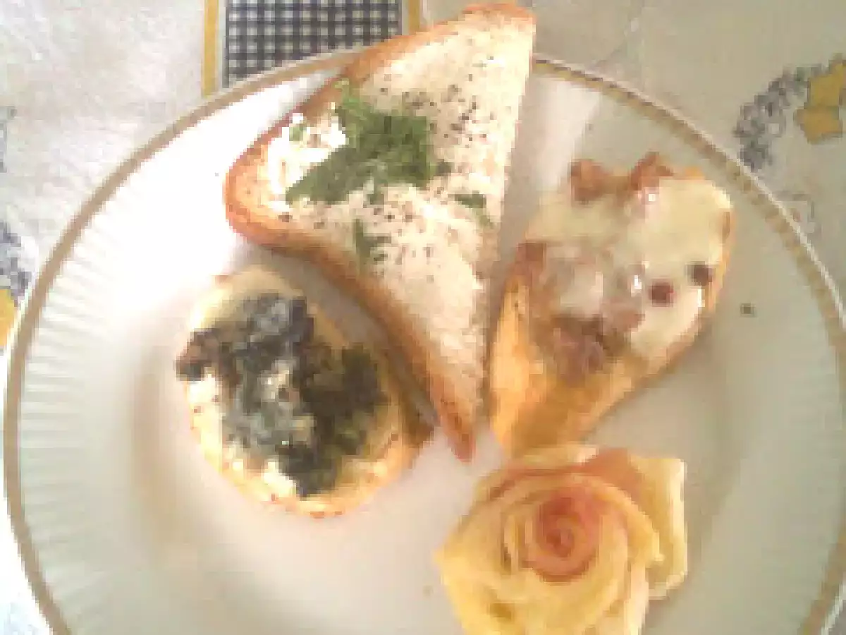 CROSTINI DI BAGUETTE SALSICCIA E FRIJARIELLI