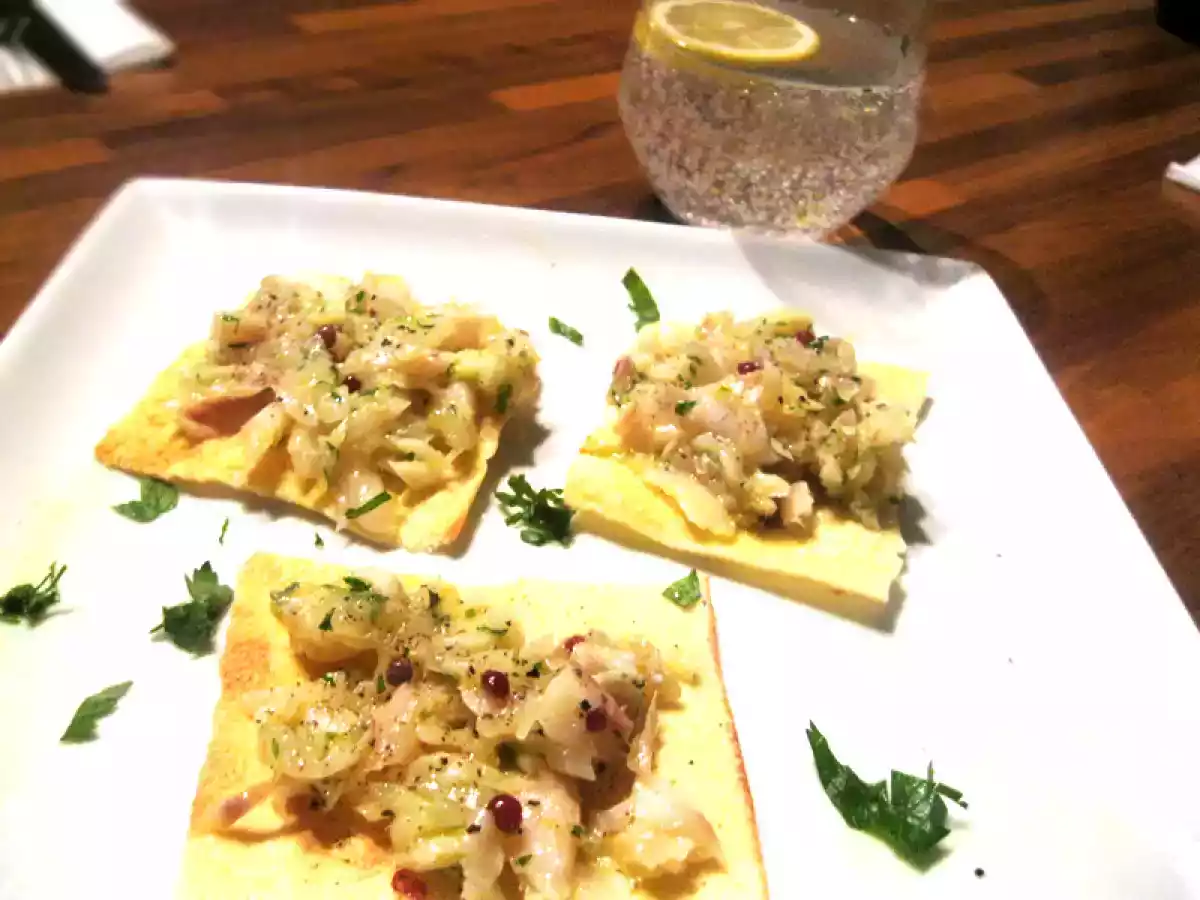 Crostini di branzino nel pane carasau