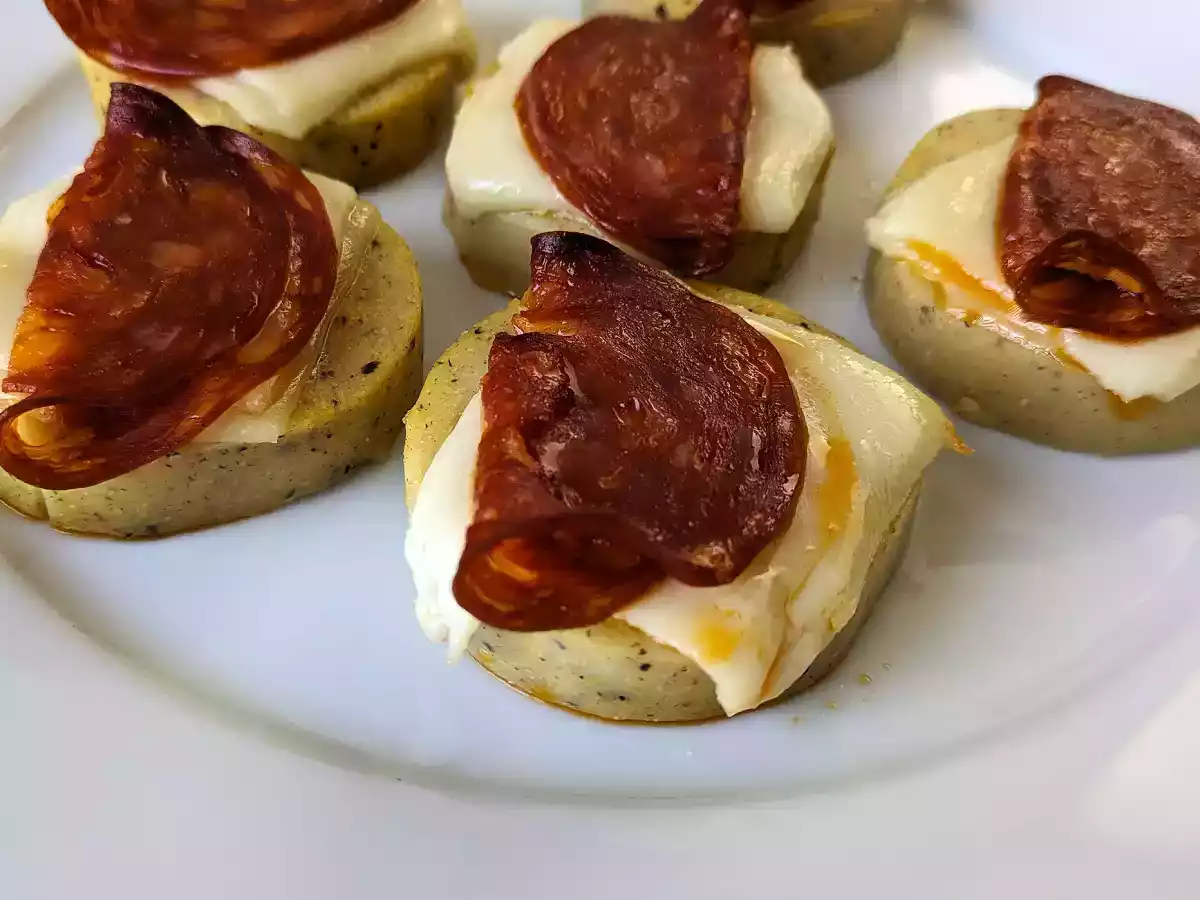 Crostini di polenta con scamorza e salame piccante - foto 2