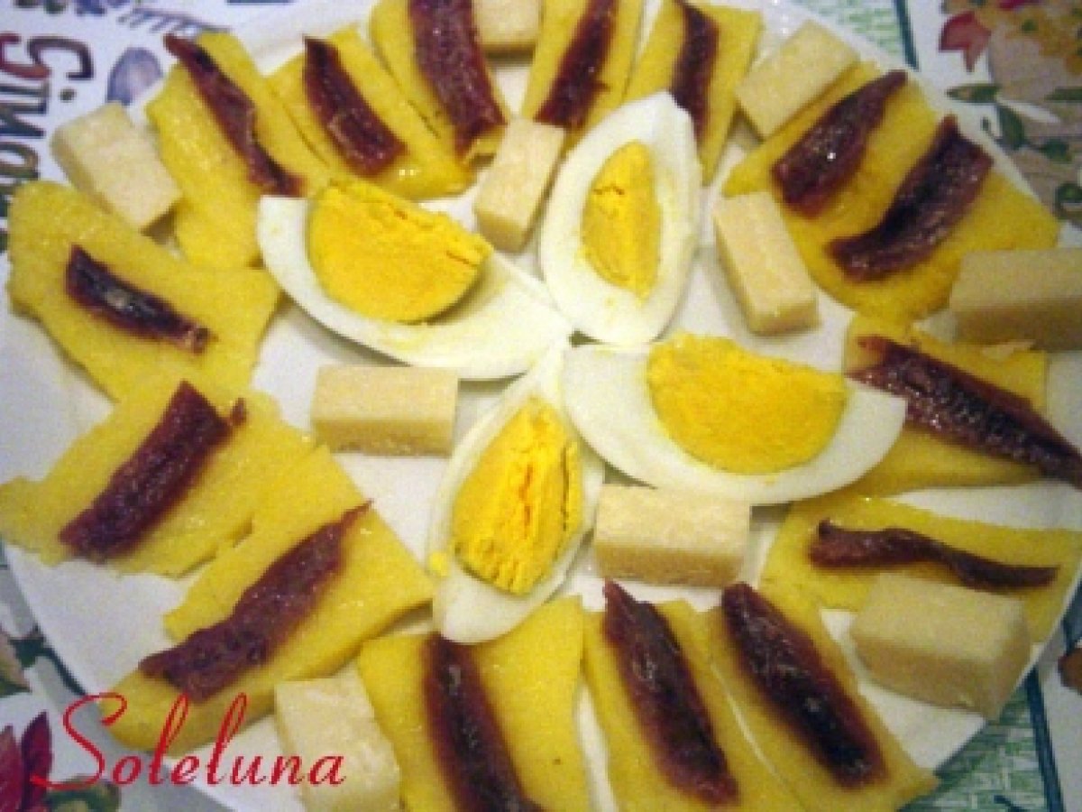 CROSTINI DI POLENTA FREDDA CON ACCIUGHE, foto 1