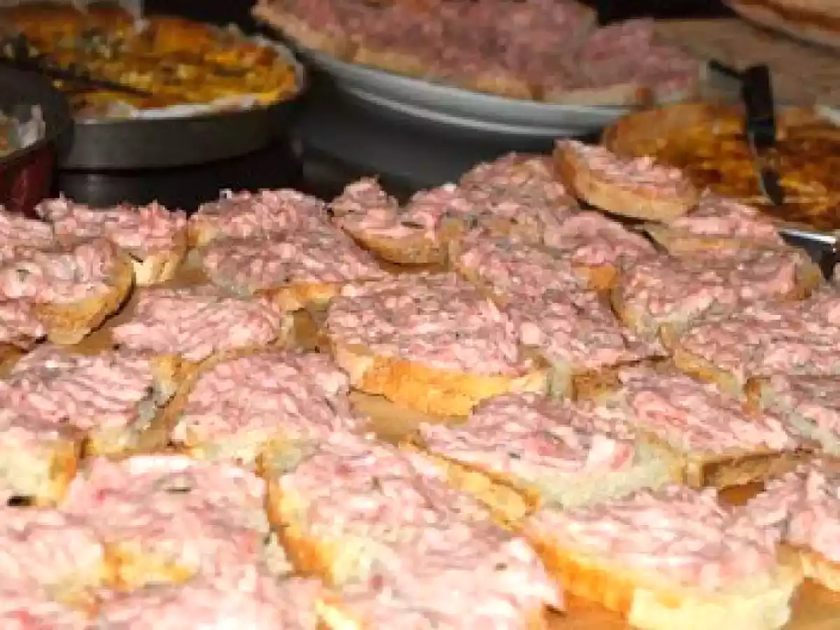 Crostini rustici salsiccia, stracchino e rosmarino - foto 2