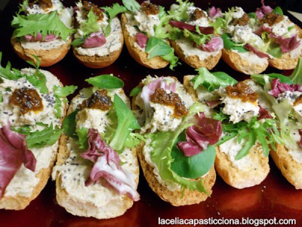 CROSTINI TONNO OLIVE E CAPPERI E RINGRAZIAMENTO PREMIO