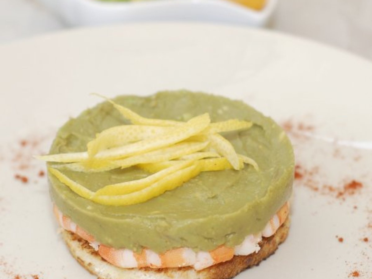 Crostone con gamberi e mousse di avocado