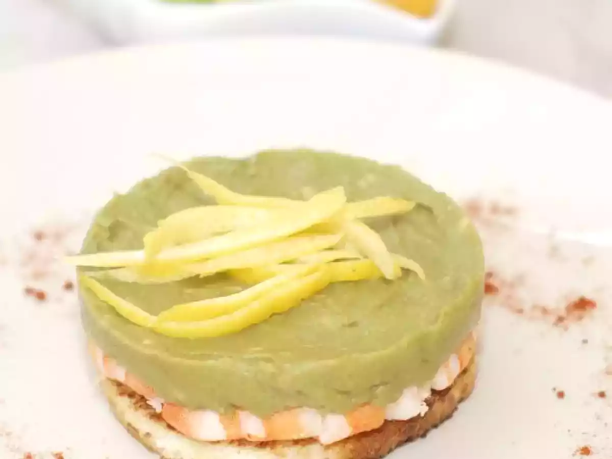 Crostone con gamberi e mousse di avocado