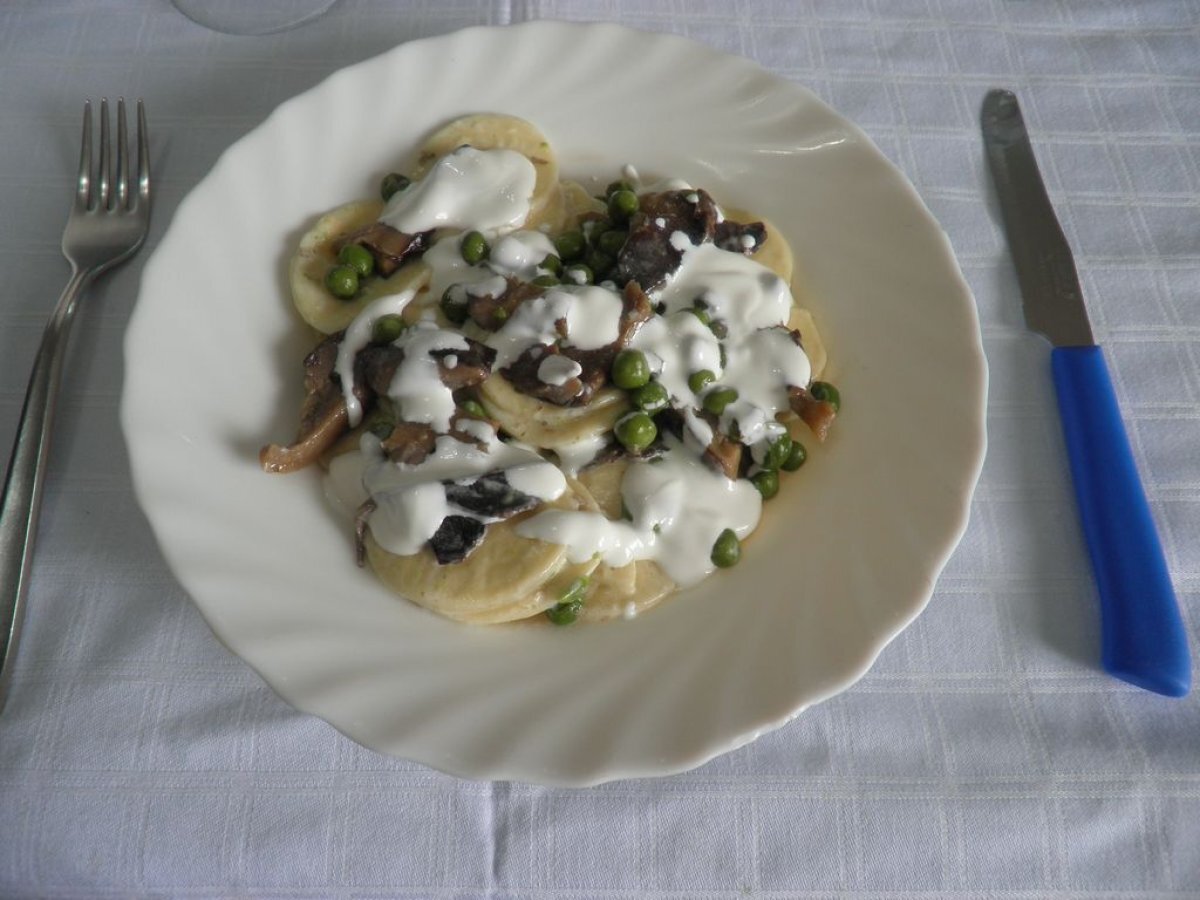 Croxetti bianchi del Pastificio Artigianale Fiore con panna funghi e piselli - foto 3