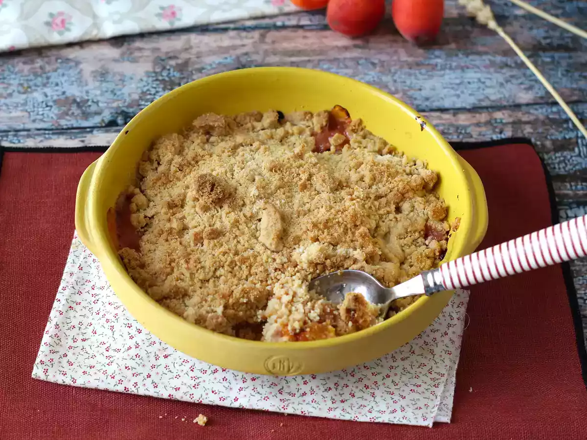 Crumble di albicocche, la ricetta facile e veloce