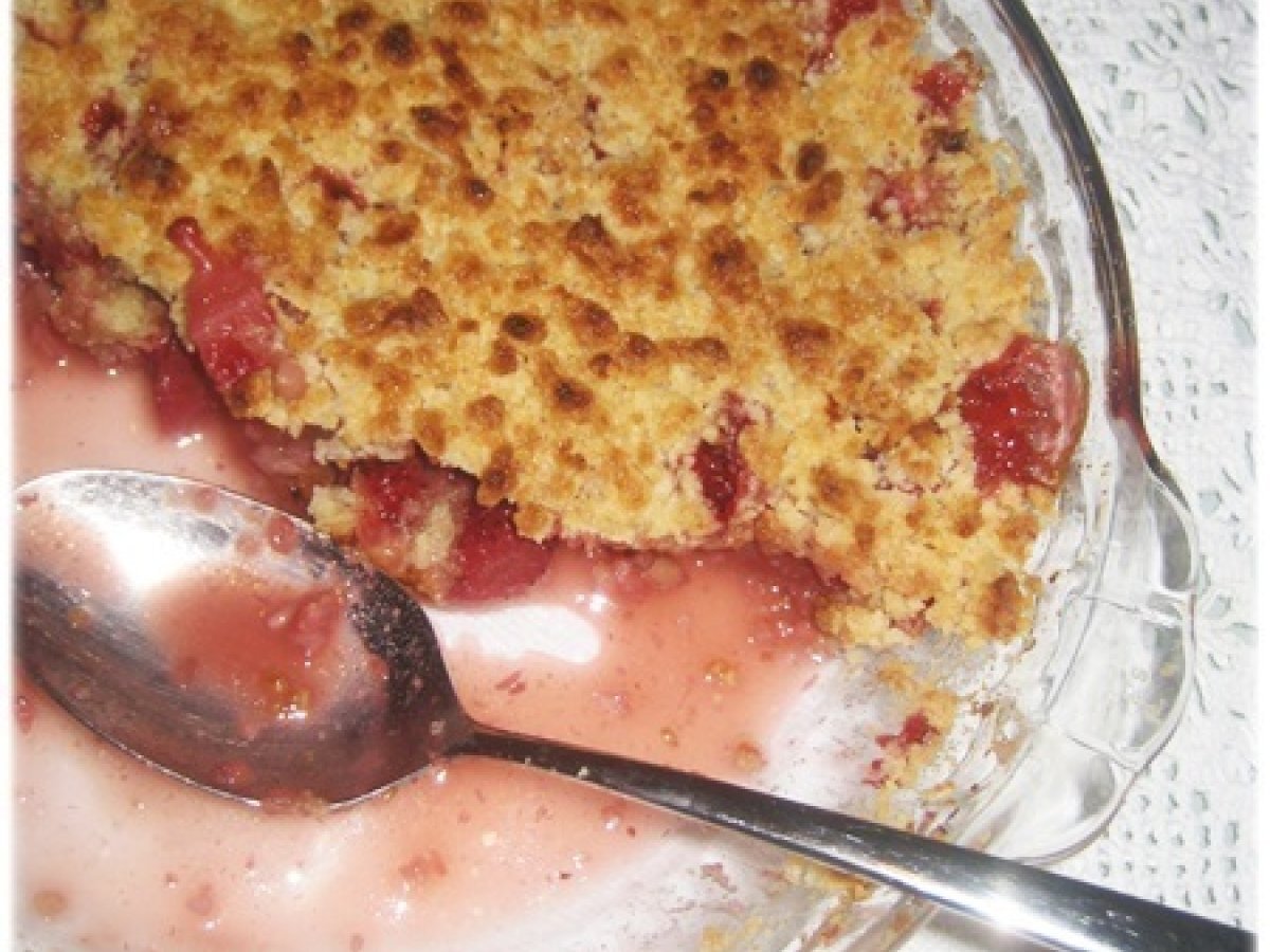 CRUMBLE DI MELE E FRAGOLE
