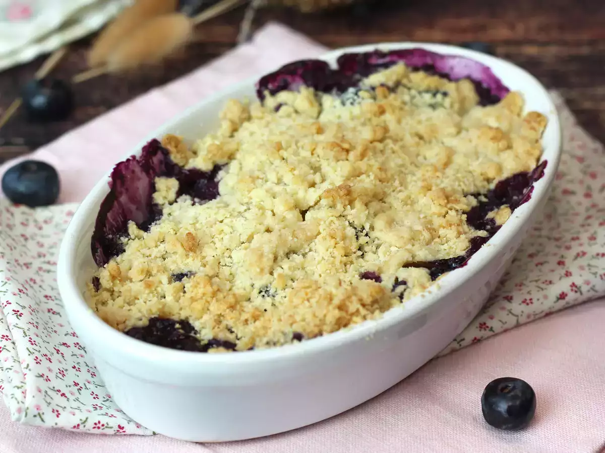 Crumble di mirtilli e mandorle: ricetta facile del dolce croccante e succoso con frutti rossi - foto 3
