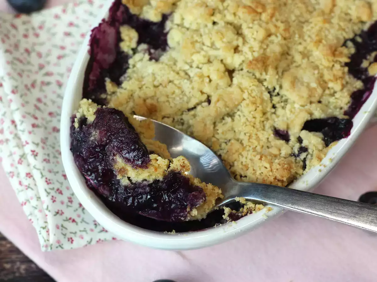 Crumble di mirtilli e mandorle: ricetta facile del dolce croccante e succoso con frutti rossi - foto 5