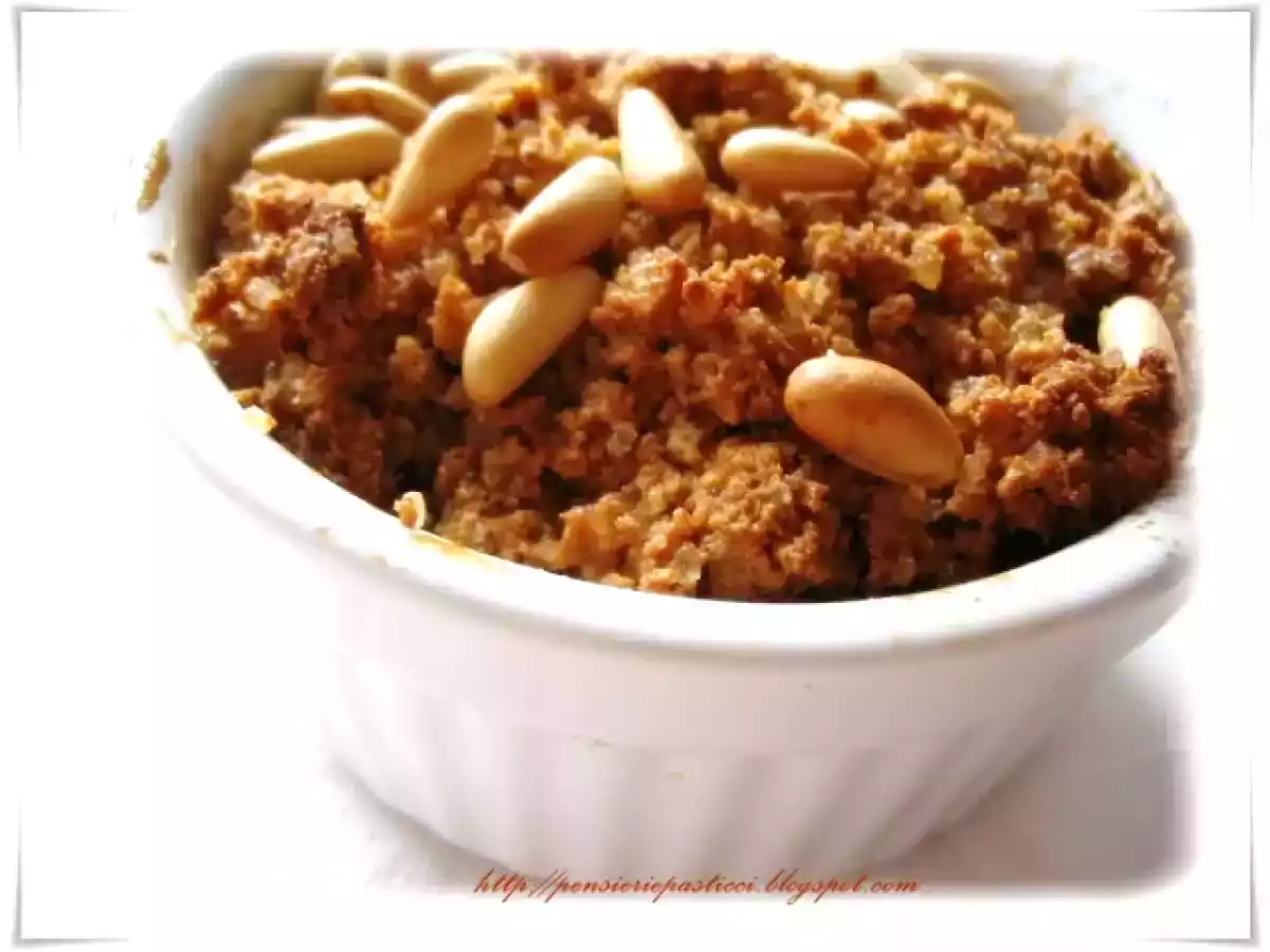 Crumble di pesche e amaretti