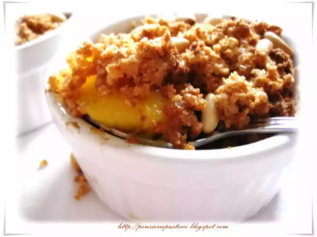 Crumble di pesche e amaretti - foto 3
