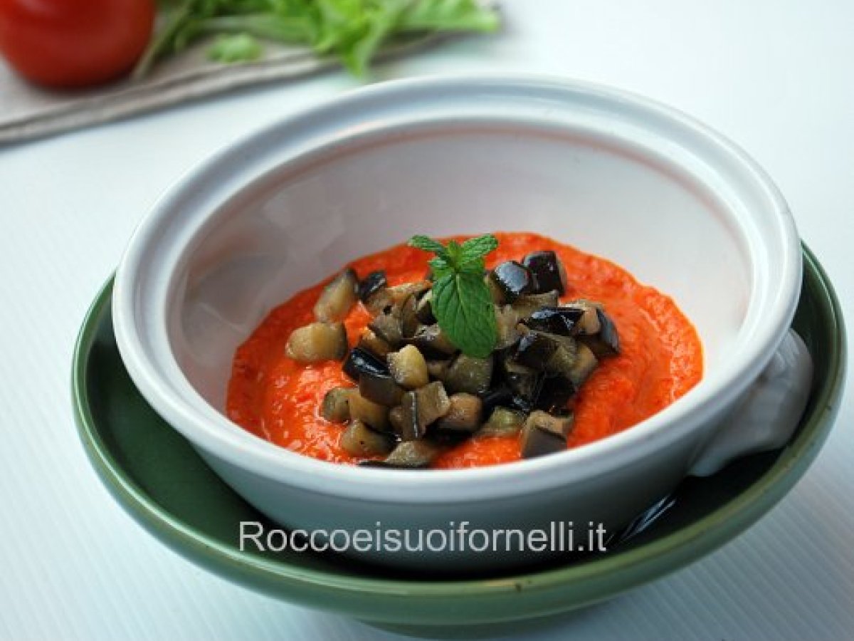 Cubetti di melanzana in salsa di peperoni