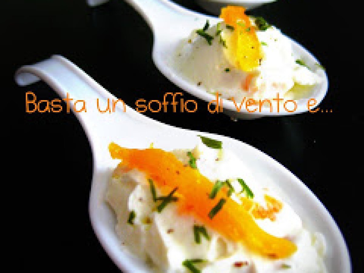 CUCCHIAI AL CAPRINO E ALBICOCCHE SECCHE
