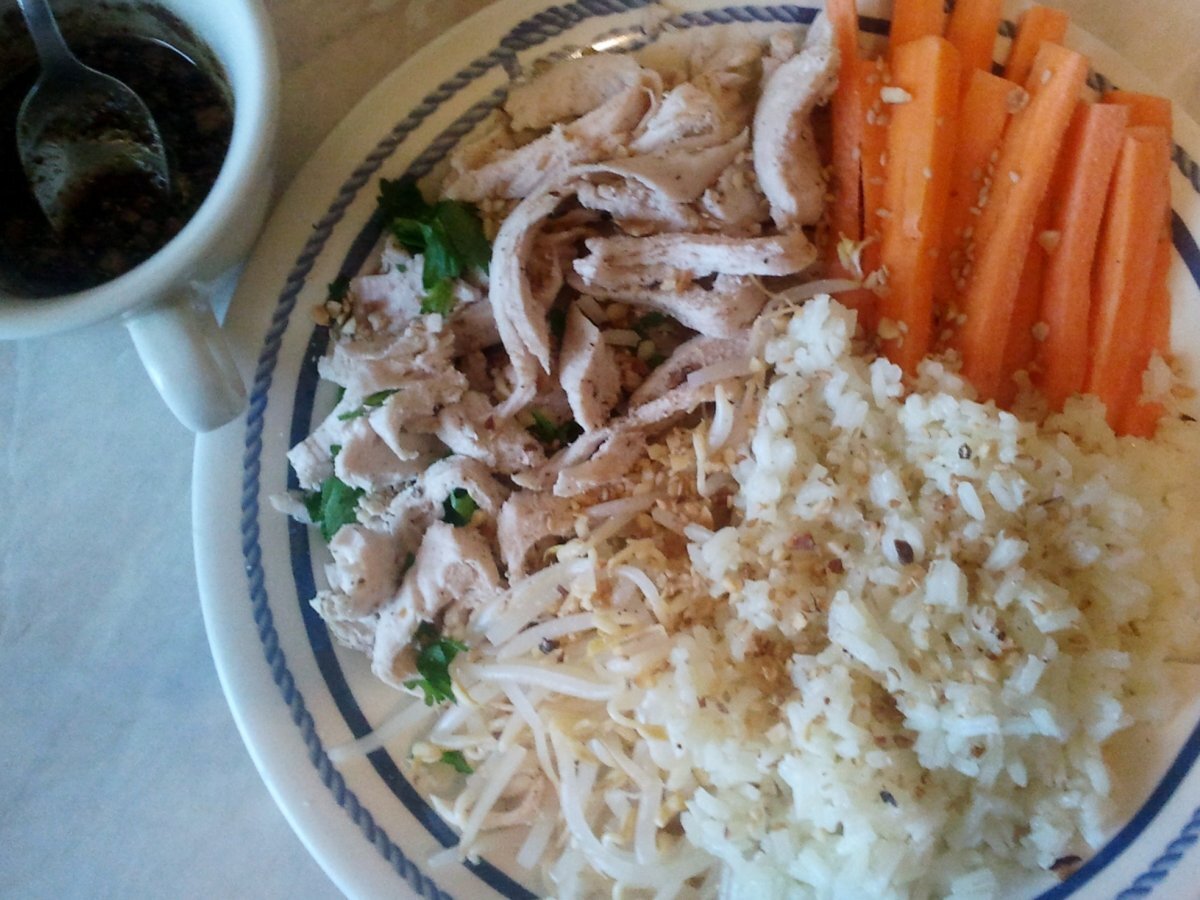 Cucina dal mondo: pollo ai germogli di soia e arachidi