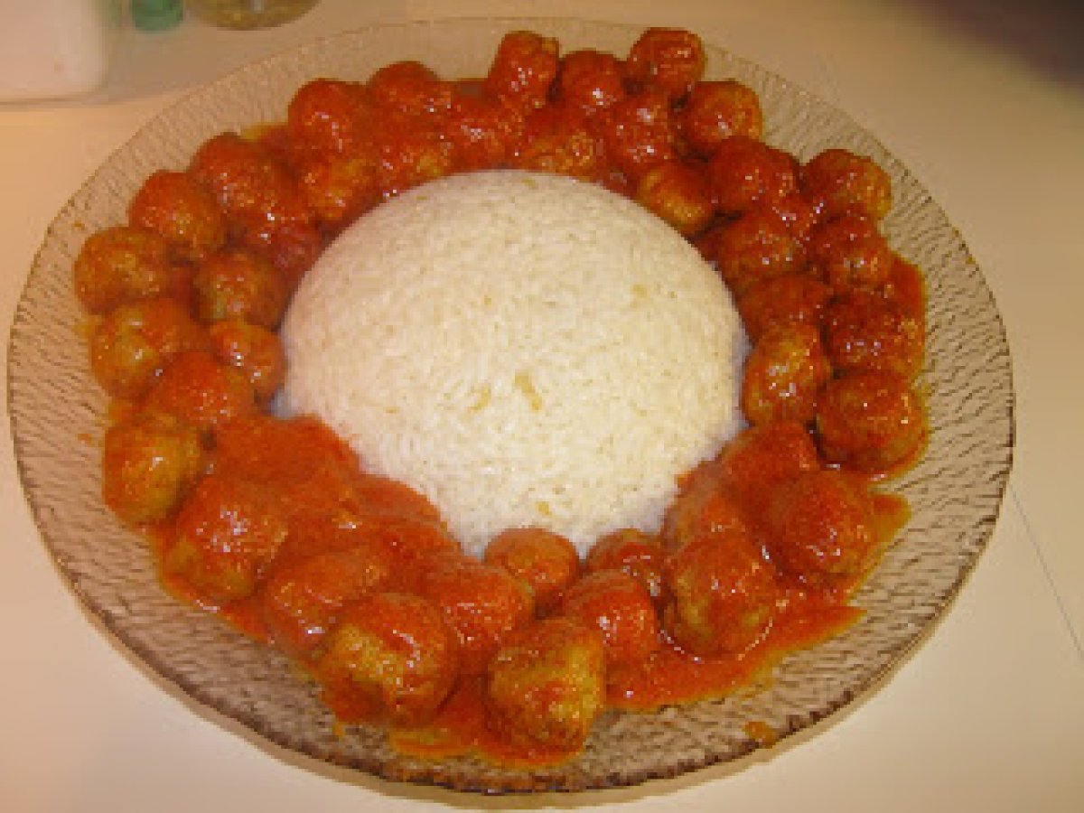 CUPOLA DI RISO CON POLPETTINE AL CURRY