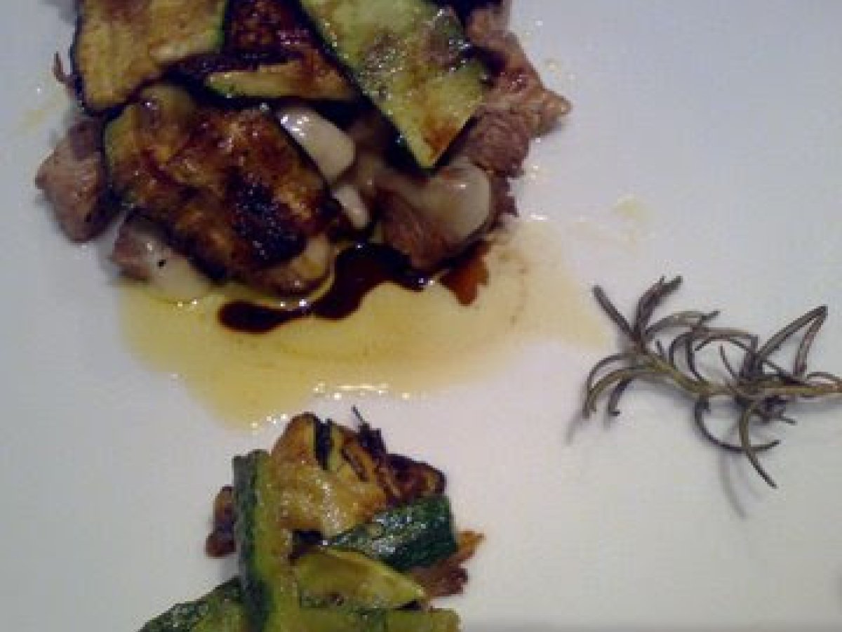 Dadolata di filetto con zucchine e scamorza.