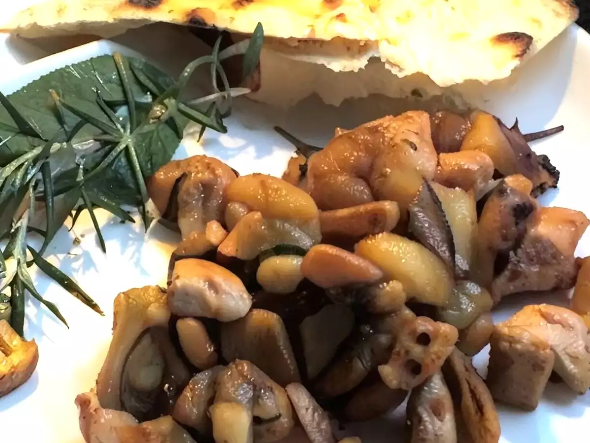 Dadolata di pollo e patate con mix di erbe aromatiche