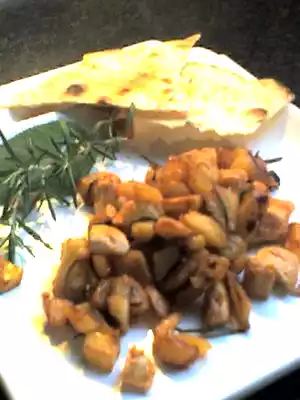 Dadolata di pollo & patate con mix di erbe aromatiche