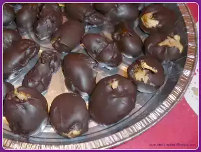 Datteri e fichi secchi al cioccolato