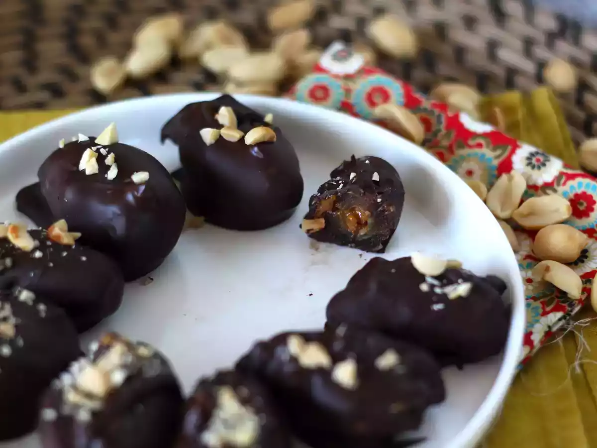 Datteri ripieni ricoperti di cioccolato - foto 4