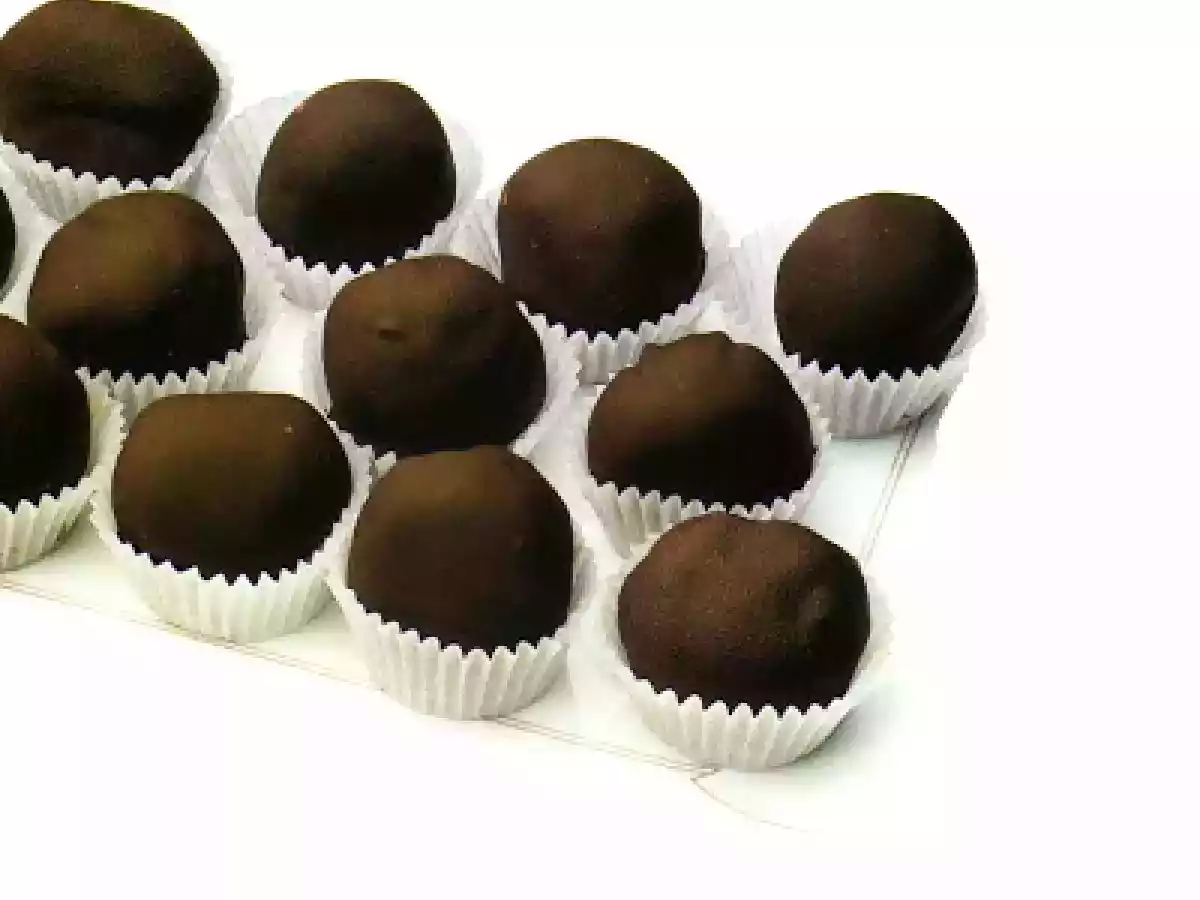 DELIZIE DI GELATO RICOPERTE DI CIOCCOLATO