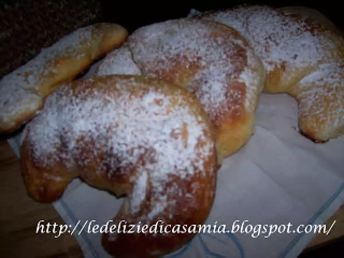 Deliziosi cornetti allo yogurt greco
