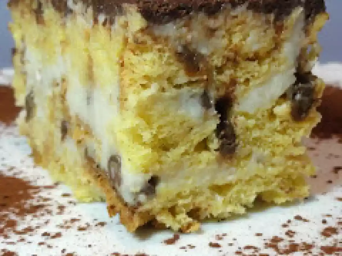 Dessert di Natale al panettone, besciamella dolce e gocce di cioccolato