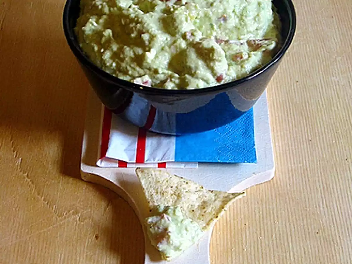 Dip di avocado, feta e pomodori
