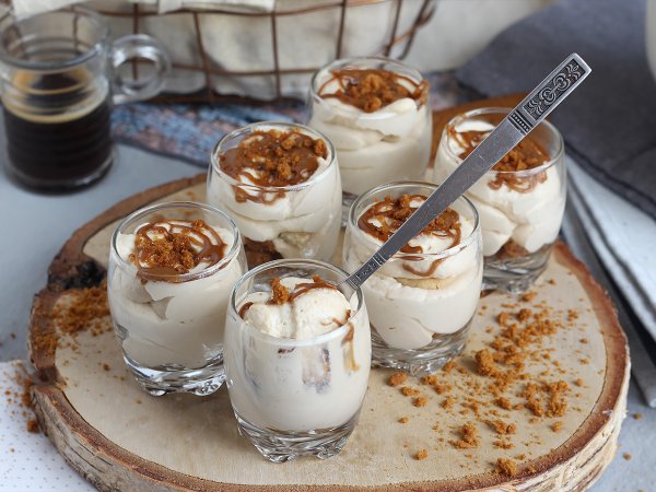 Dolce al cucchiaio con mascarpone e biscotti