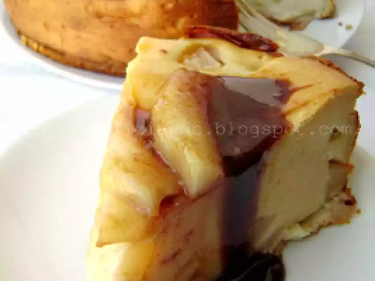 Dolce di ricotta e pere con salsa al cioccolato