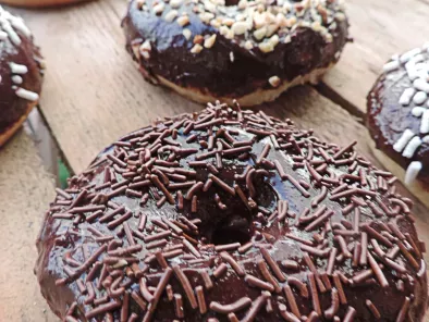 Donuts al forno ricoperti al cioccolato