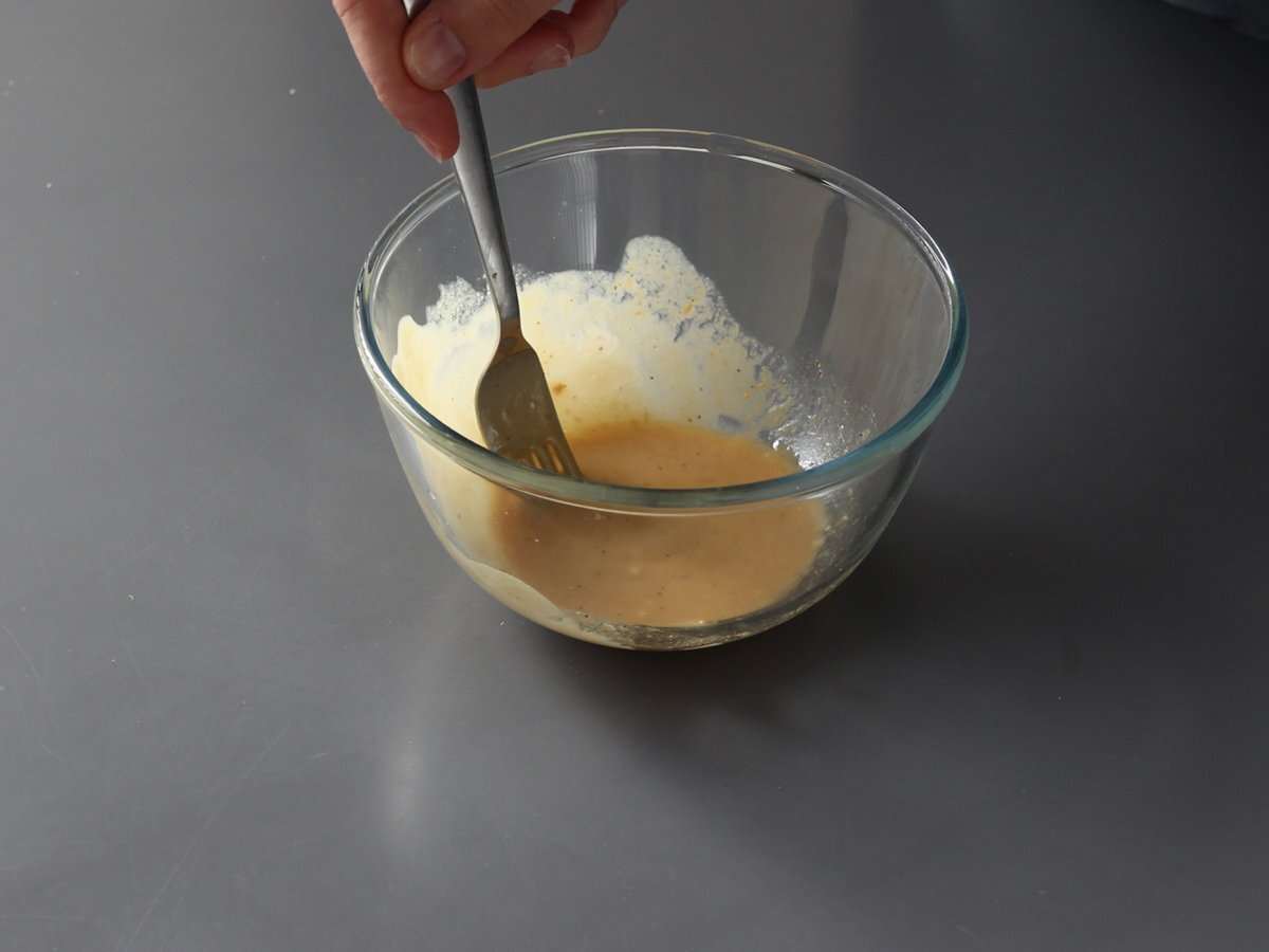 Dressing al burro di arachidi: perfetto per le insalate!