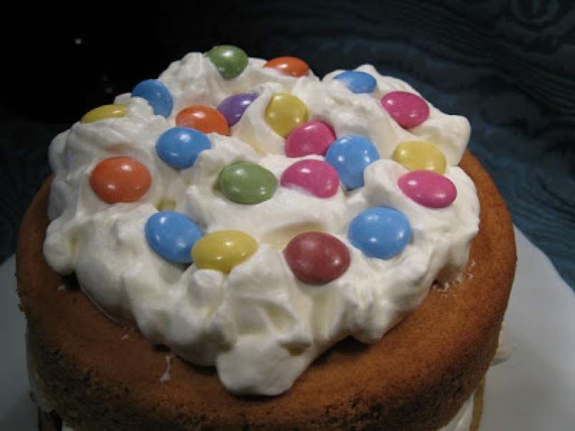 Ed ecco il dolce per la mia Valentina: torta soffice con panna, marmellata e......Smarties - foto 3