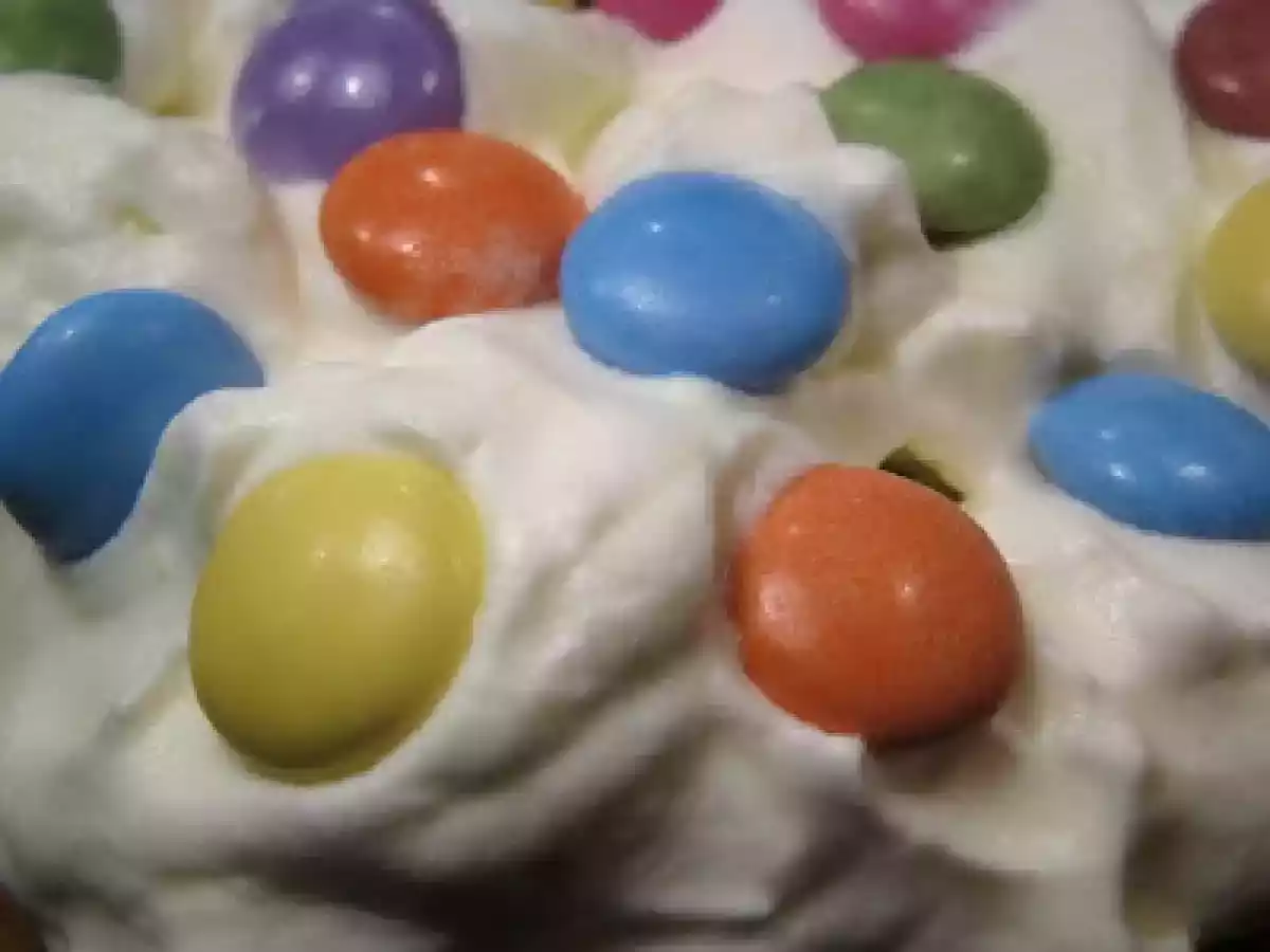 Ed ecco il dolce per la mia Valentina: torta soffice con panna, marmellata e......Smarties - foto 8