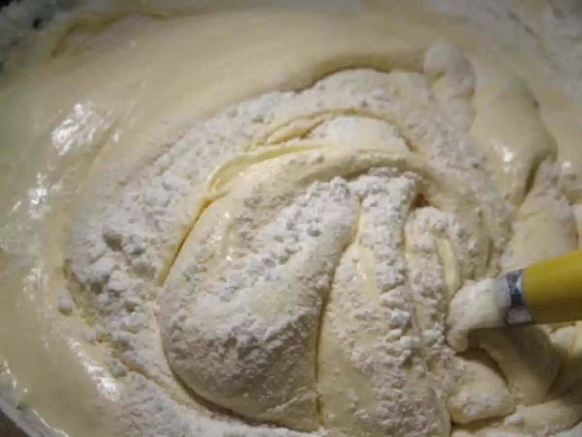 Ed ecco il dolce per la mia Valentina: torta soffice con panna, marmellata e......Smarties - foto 9