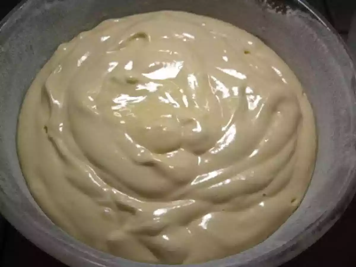 Ed ecco il dolce per la mia Valentina: torta soffice con panna, marmellata e......Smarties - foto 11